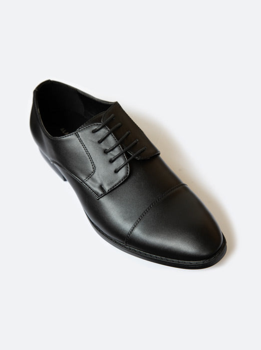 Zapatos derby con puntera negra