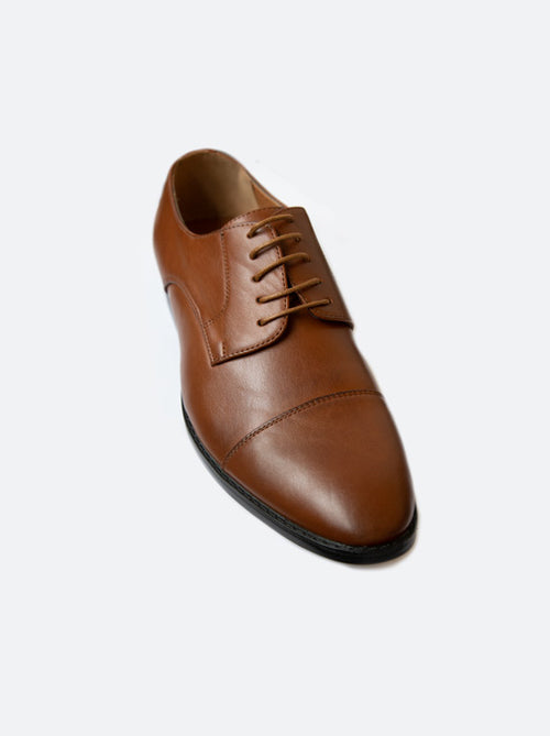 Zapatos derby con puntera en coñac
