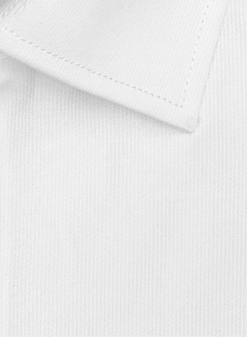 Camisa de vestir en blanco con cuello italiano